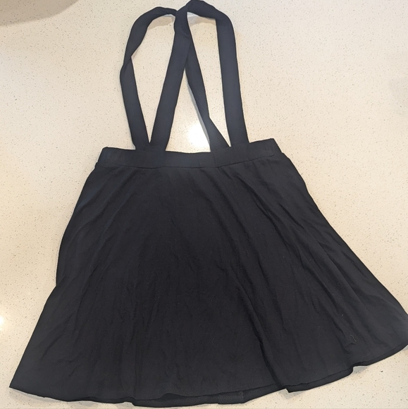 Suspender skater skirt - Picture 2 of 3